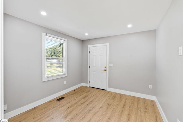 204 Woodfield Avenue, Fountain Inn, SC 29644