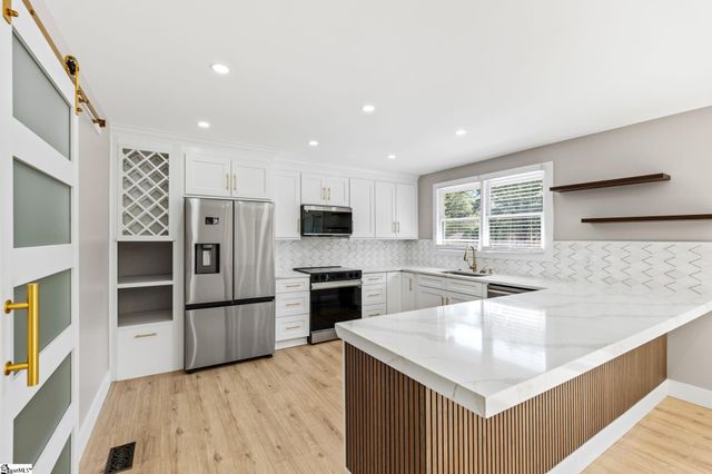 204 Woodfield Avenue, Fountain Inn, SC 29644