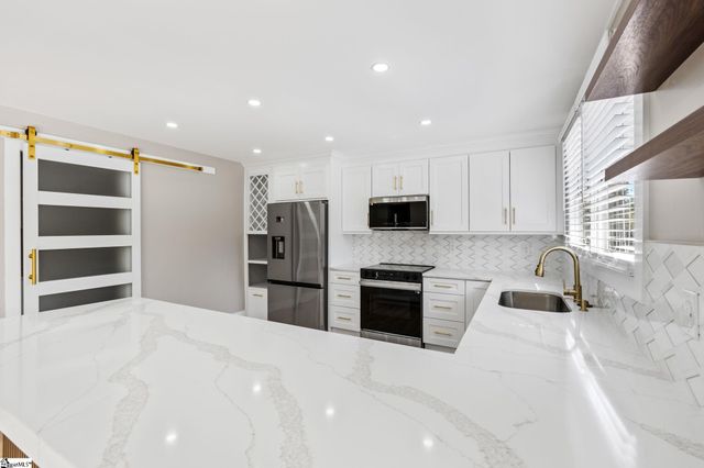 204 Woodfield Avenue, Fountain Inn, SC 29644