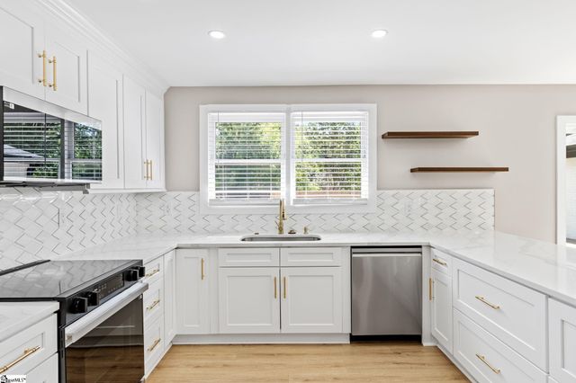 204 Woodfield Avenue, Fountain Inn, SC 29644