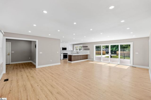 204 Woodfield Avenue, Fountain Inn, SC 29644