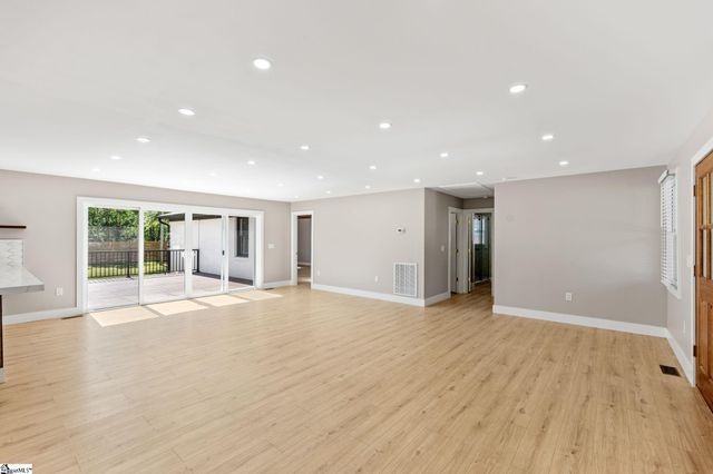 204 Woodfield Avenue, Fountain Inn, SC 29644