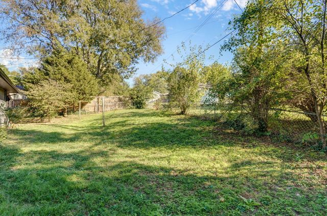 3000 E Lolo Trail, Springfield, MO 65804