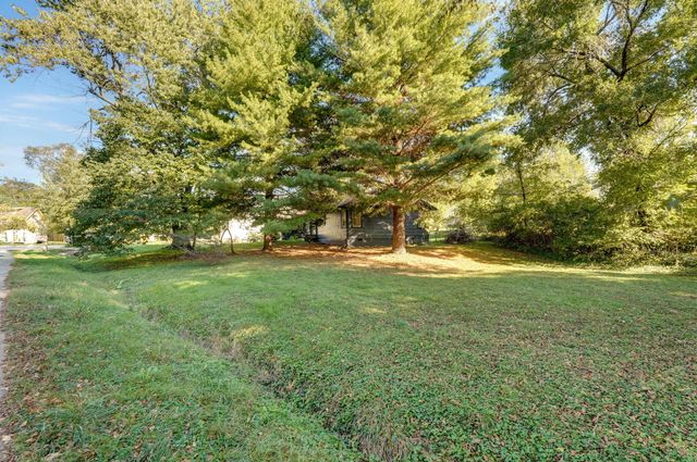 3000 E Lolo Trail, Springfield, MO 65804