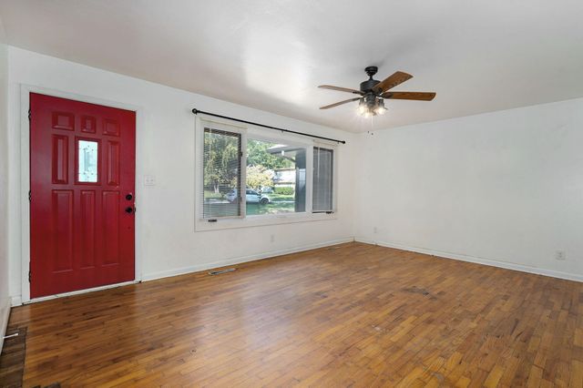 3000 E Lolo Trail, Springfield, MO 65804