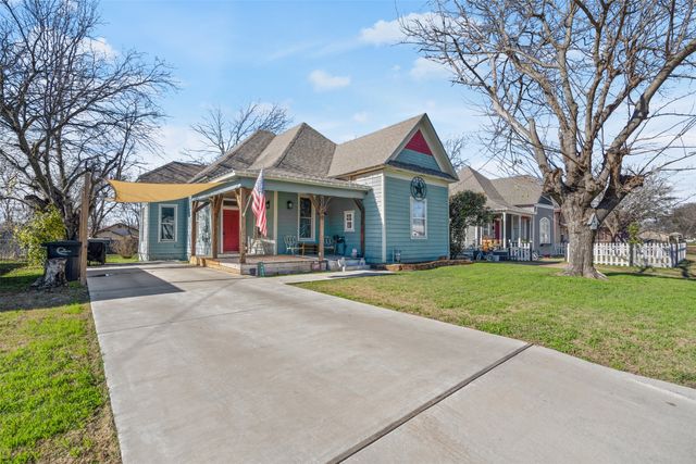 1409 N Robinson Street, Cleburne, TX 76031