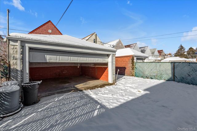 45-32 Utopia Parkway, Flushing, NY 11358