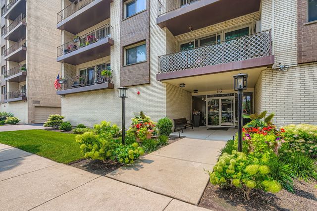235 Marengo Avenue 6D, Forest Park, IL 60130