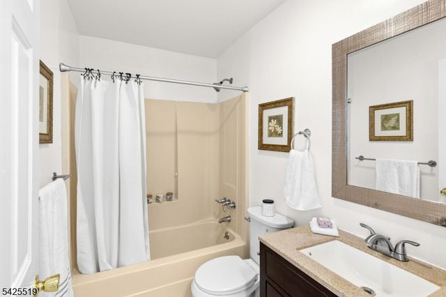 22 Orchard St, Summit City, NJ 07901