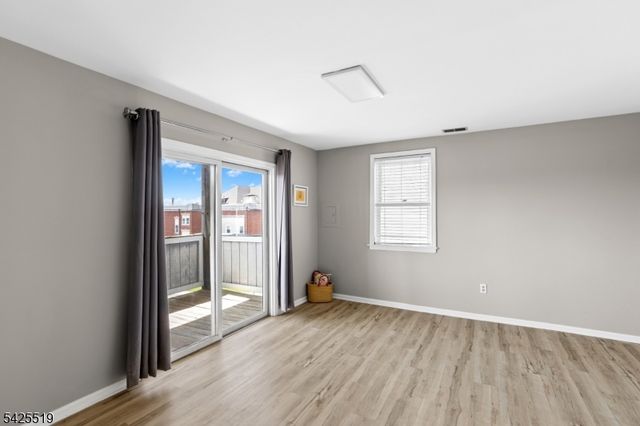 22 Orchard St, Summit City, NJ 07901