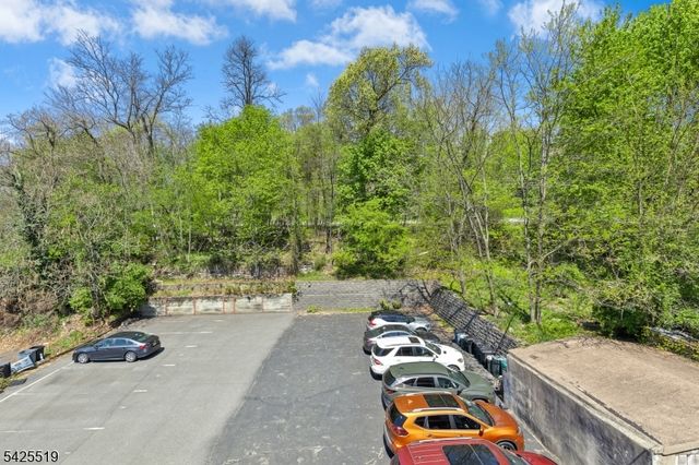 22 Orchard St, Summit City, NJ 07901