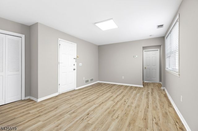 22 Orchard St, Summit City, NJ 07901