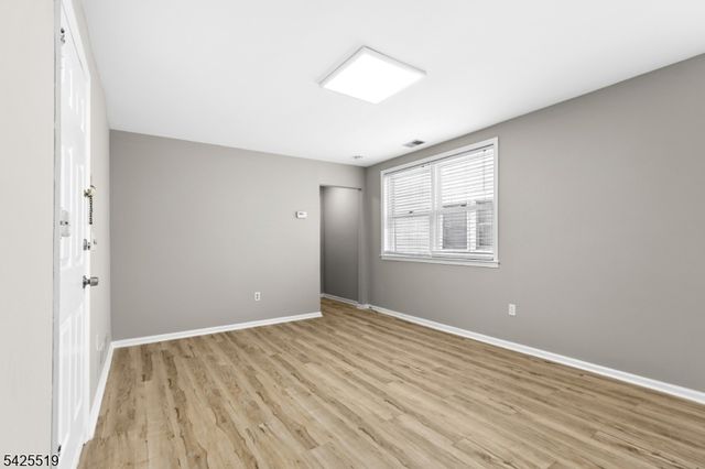 22 Orchard St, Summit City, NJ 07901