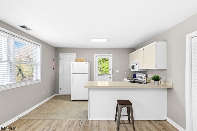 22 Orchard St, Summit City, NJ 07901