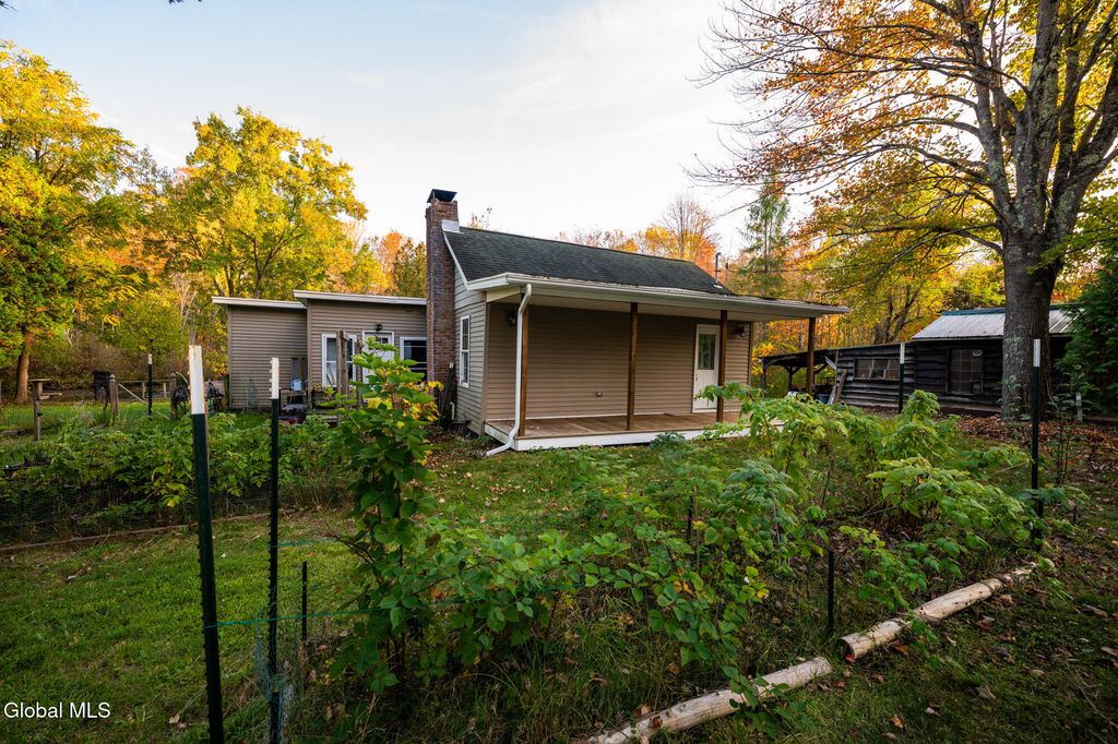 261 Old Post Road, Malta, NY 12020