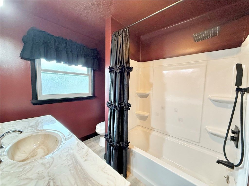 Image 12 of property listing at 25 W Elizabeth St, Neshannock Twp, PA 16105