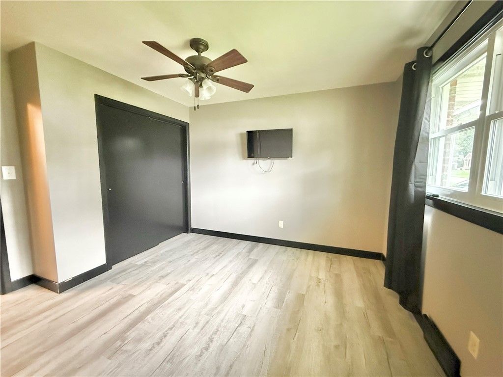 Image 13 of property listing at 25 W Elizabeth St, Neshannock Twp, PA 16105