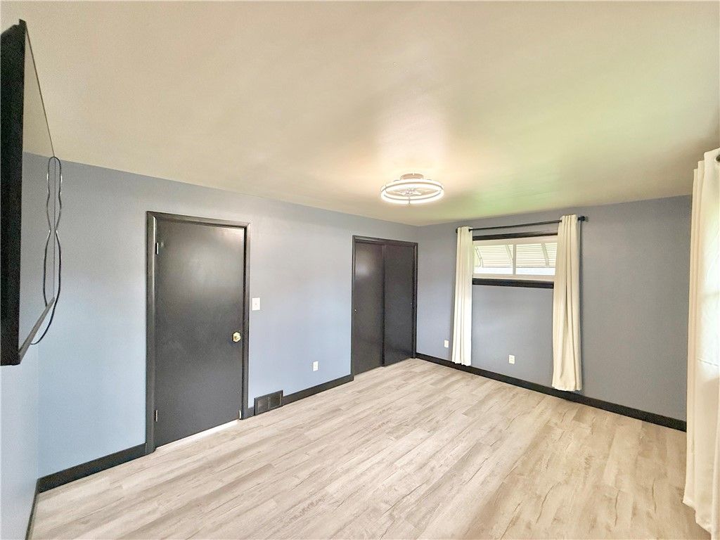 Image 15 of property listing at 25 W Elizabeth St, Neshannock Twp, PA 16105