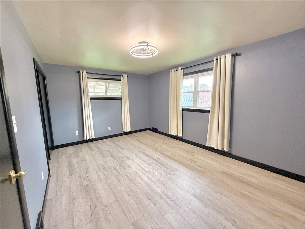 Image 16 of property listing at 25 W Elizabeth St, Neshannock Twp, PA 16105