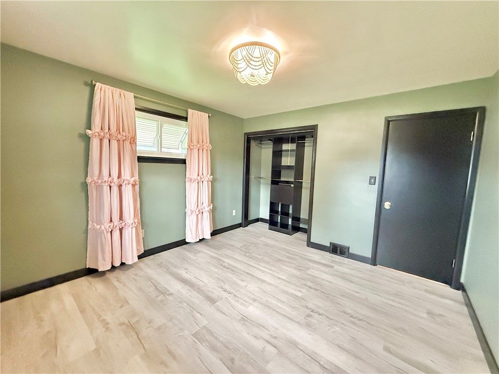 Image 17 of property listing at 25 W Elizabeth St, Neshannock Twp, PA 16105