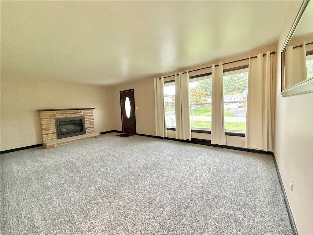 Image 2 of property listing at 25 W Elizabeth St, Neshannock Twp, PA 16105