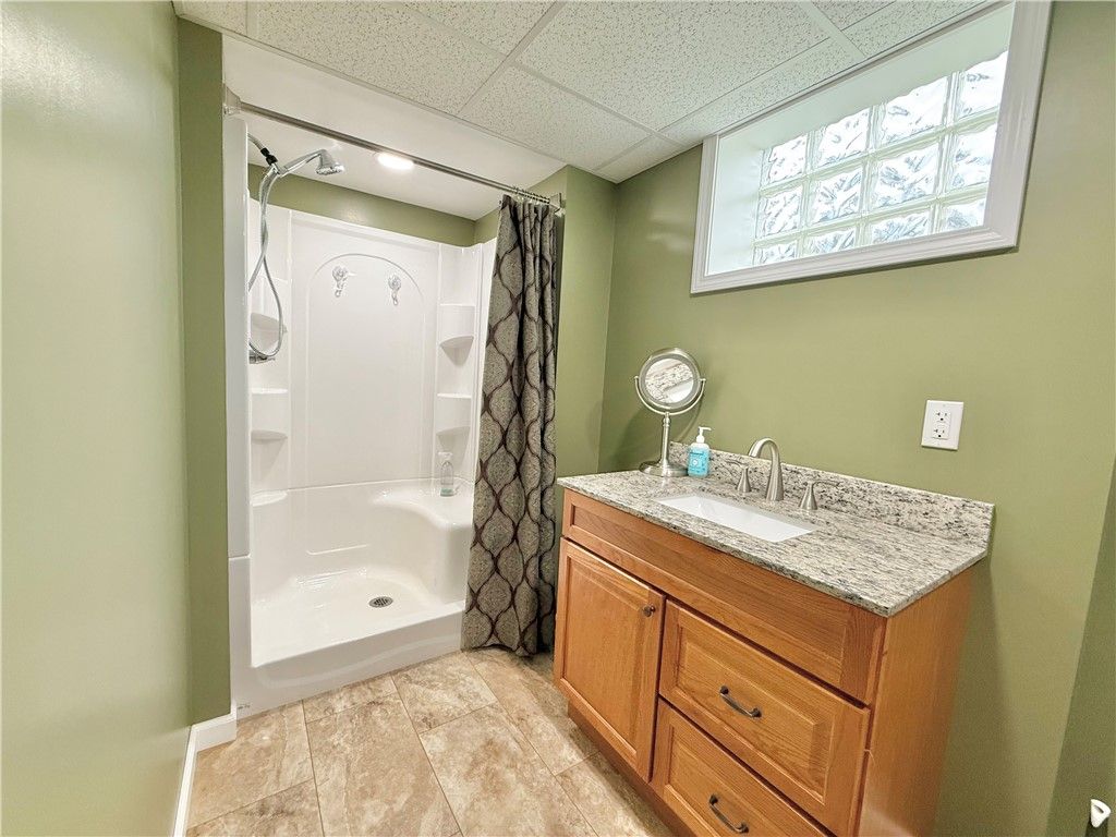 Image 20 of property listing at 25 W Elizabeth St, Neshannock Twp, PA 16105