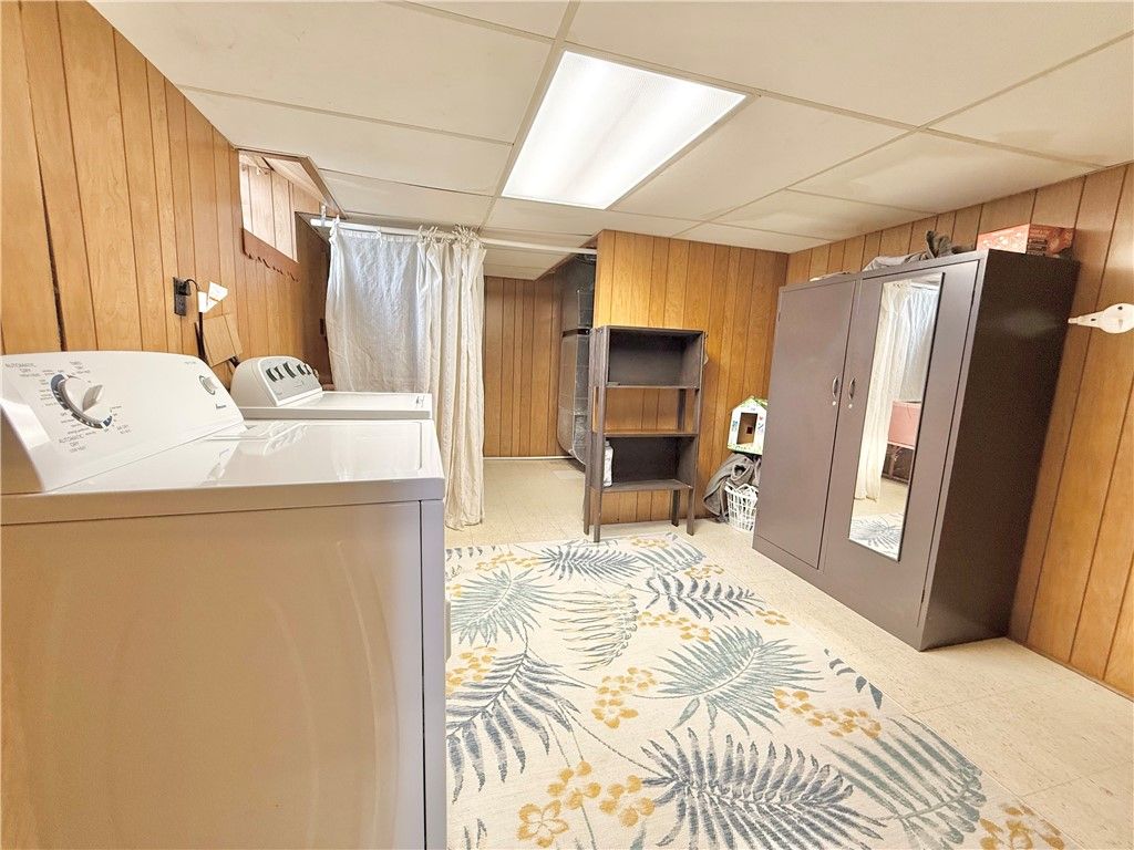 Image 21 of property listing at 25 W Elizabeth St, Neshannock Twp, PA 16105