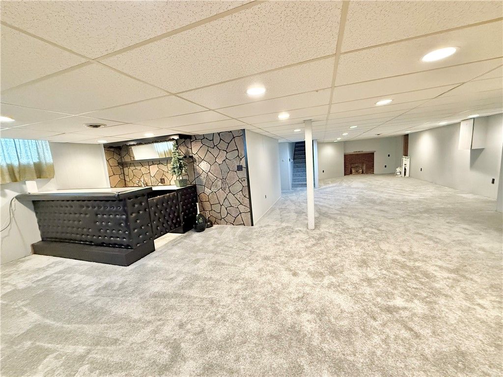 Image 24 of property listing at 25 W Elizabeth St, Neshannock Twp, PA 16105