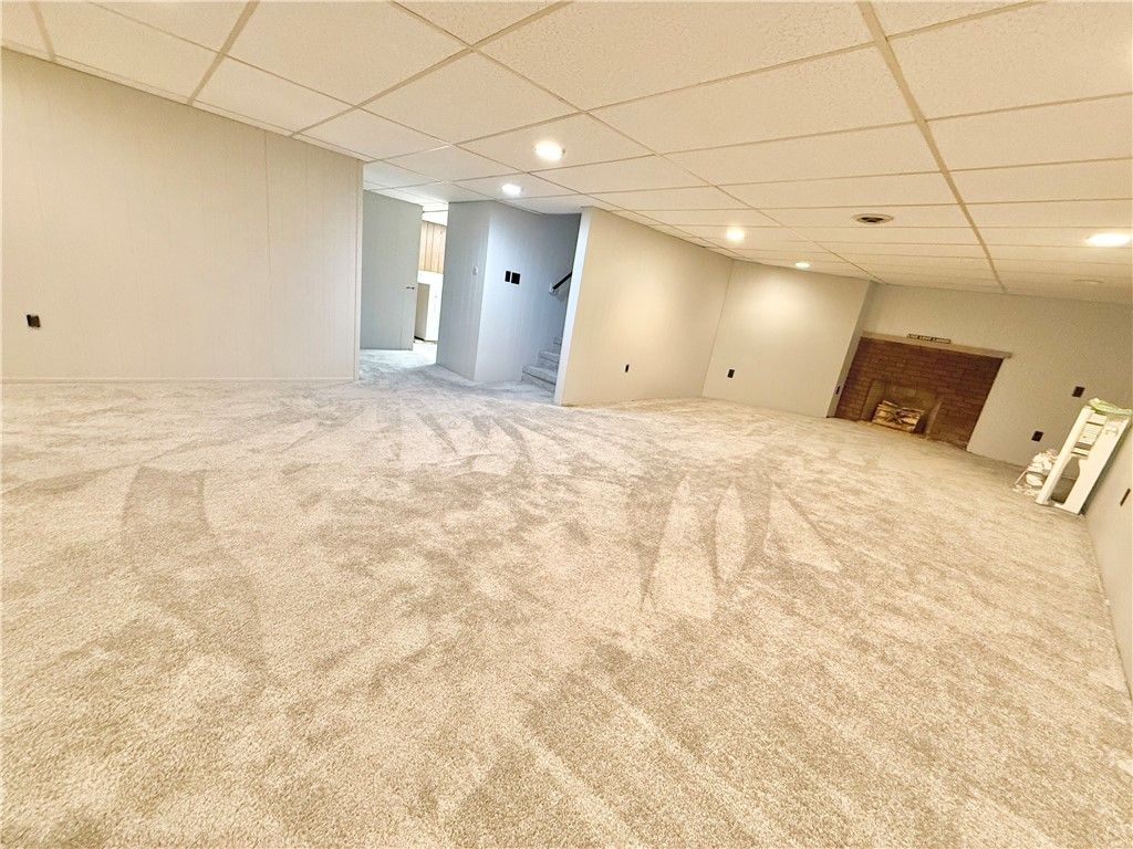 Image 27 of property listing at 25 W Elizabeth St, Neshannock Twp, PA 16105