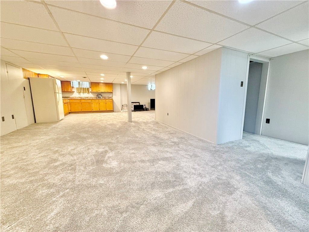 Image 28 of property listing at 25 W Elizabeth St, Neshannock Twp, PA 16105