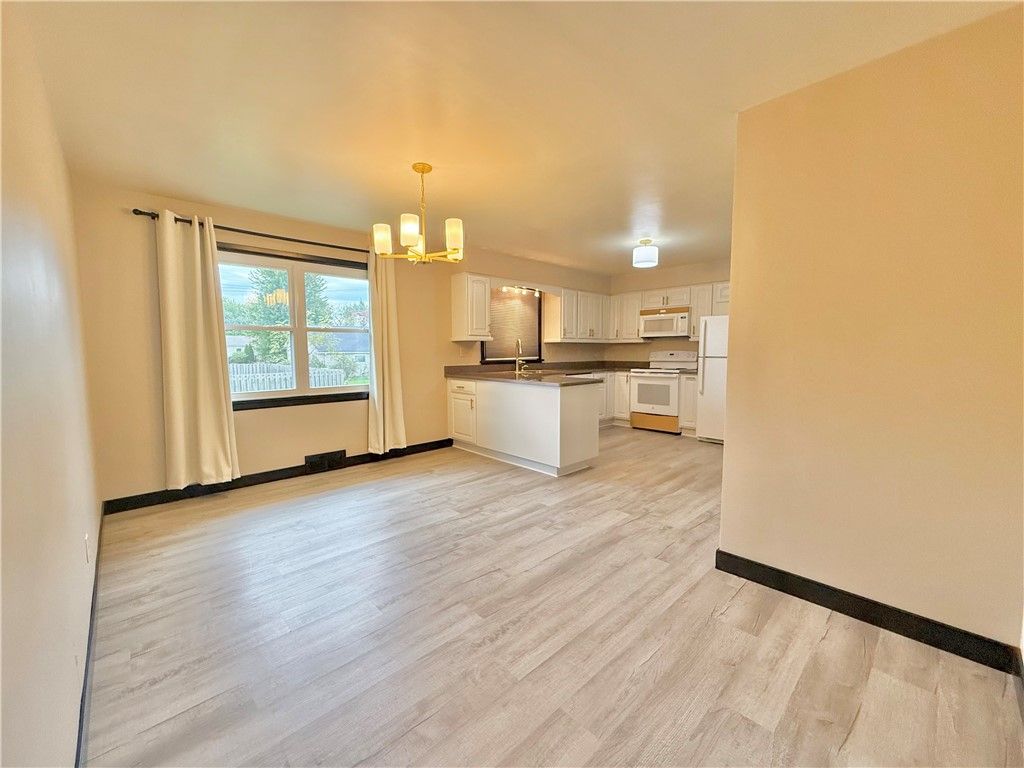 Image 3 of property listing at 25 W Elizabeth St, Neshannock Twp, PA 16105