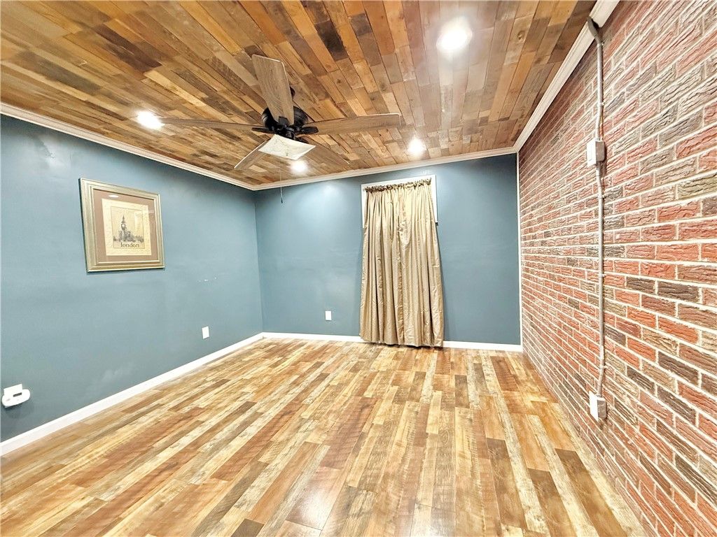 Image 30 of property listing at 25 W Elizabeth St, Neshannock Twp, PA 16105