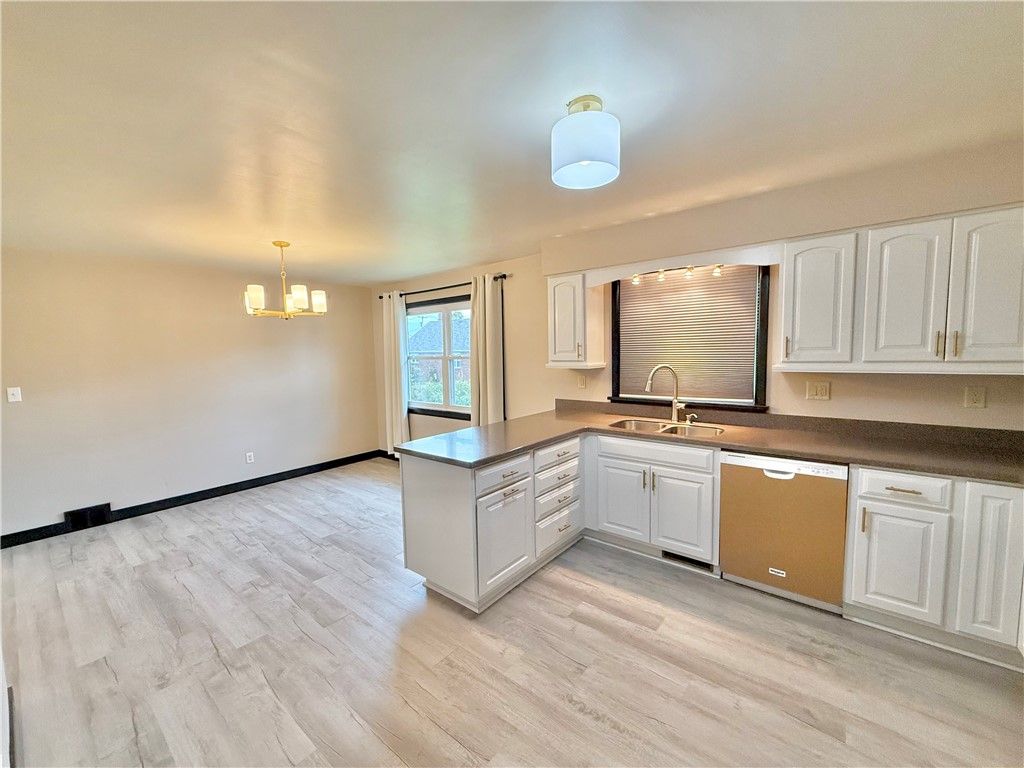 Image 4 of property listing at 25 W Elizabeth St, Neshannock Twp, PA 16105