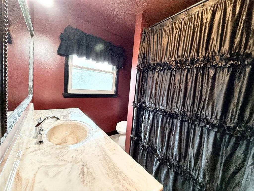 Image 9 of property listing at 25 W Elizabeth St, Neshannock Twp, PA 16105
