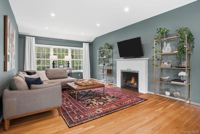 14 Garey Drive, Chappaqua, NY 10514