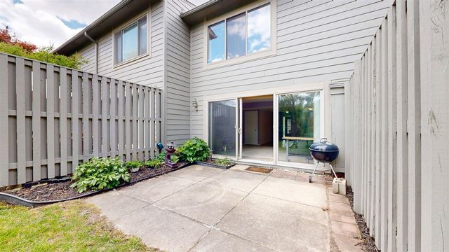 718 Peninsula Court, Ann Arbor, MI 48105