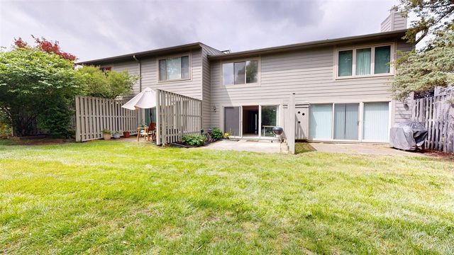 718 Peninsula Court, Ann Arbor, MI 48105