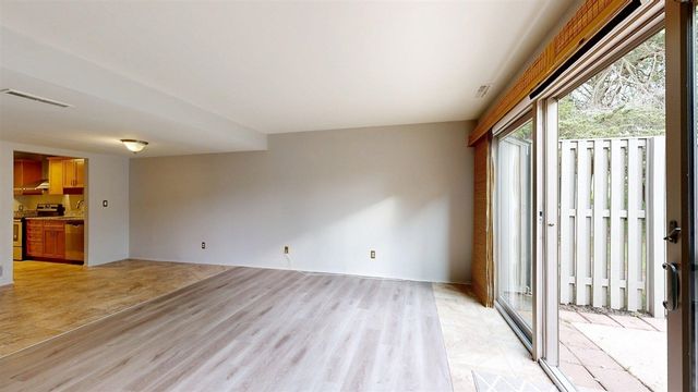 718 Peninsula Court, Ann Arbor, MI 48105