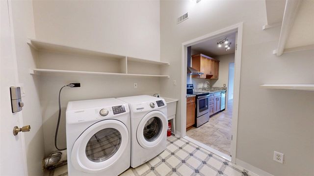 718 Peninsula Court, Ann Arbor, MI 48105
