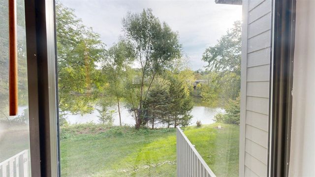718 Peninsula Court, Ann Arbor, MI 48105