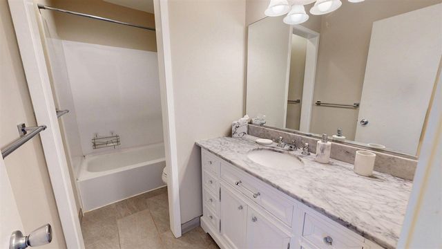 718 Peninsula Court, Ann Arbor, MI 48105