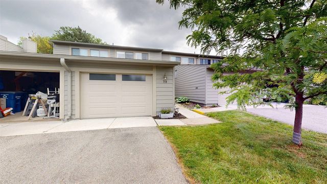 718 Peninsula Court, Ann Arbor, MI 48105
