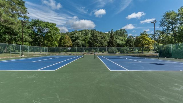 718 Peninsula Court, Ann Arbor, MI 48105
