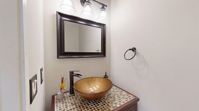 718 Peninsula Court, Ann Arbor, MI 48105