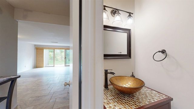718 Peninsula Court, Ann Arbor, MI 48105