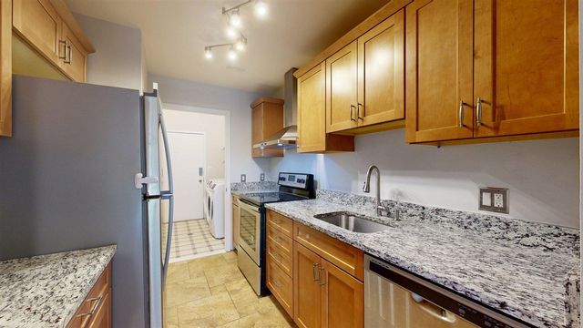 718 Peninsula Court, Ann Arbor, MI 48105