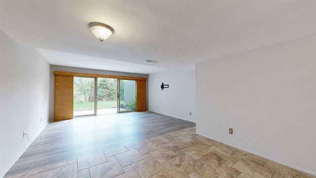 718 Peninsula Court, Ann Arbor, MI 48105