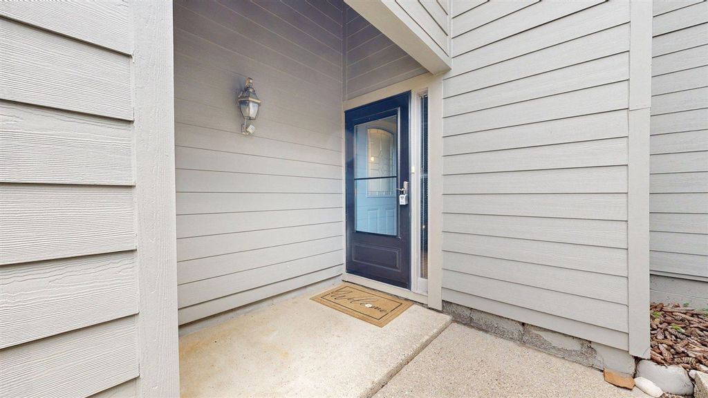 718 Peninsula Court, Ann Arbor, MI 48105