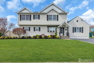 105 Morril Drive, Middlesex, NJ 07080