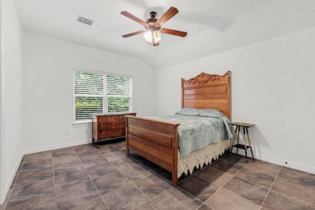 4824 Holly Lane E, Montgomery, TX 77316